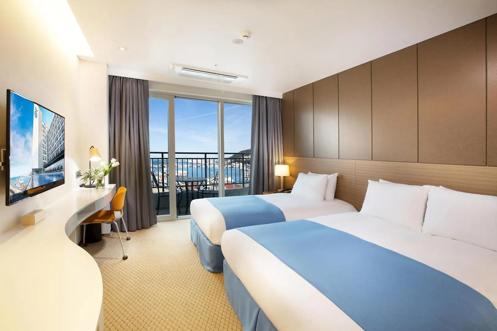 Hotel Whistlelark Jeju 4*,